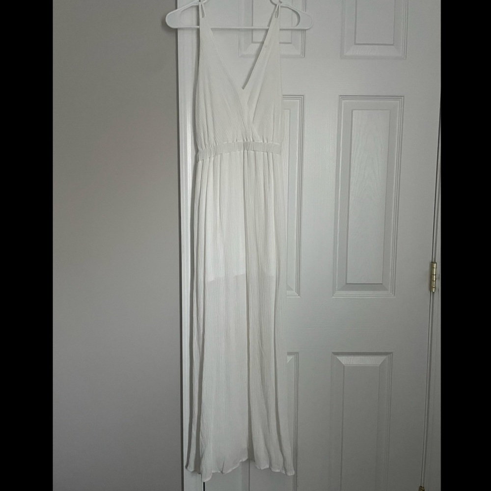 Lulus white maxi dress size small